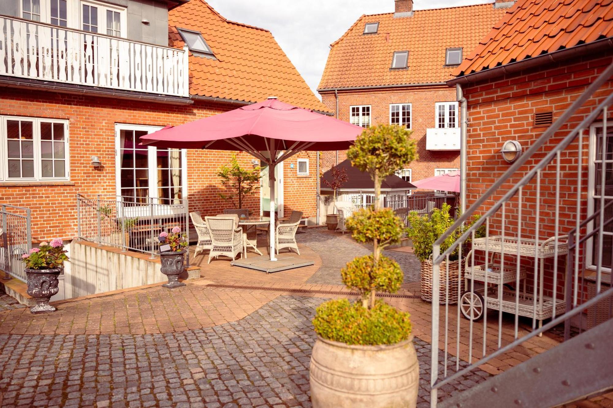 Boutique Hotel Postgarden Holsted Екстер'єр фото